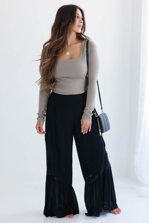 Take A Closer Look Pants - Black