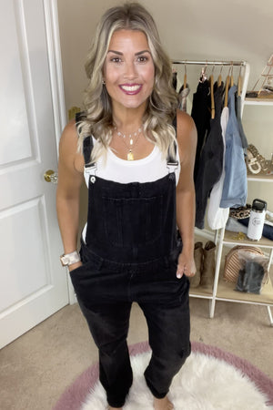 RISEN Valentina Distressed Overalls - Black Nikki fit vid